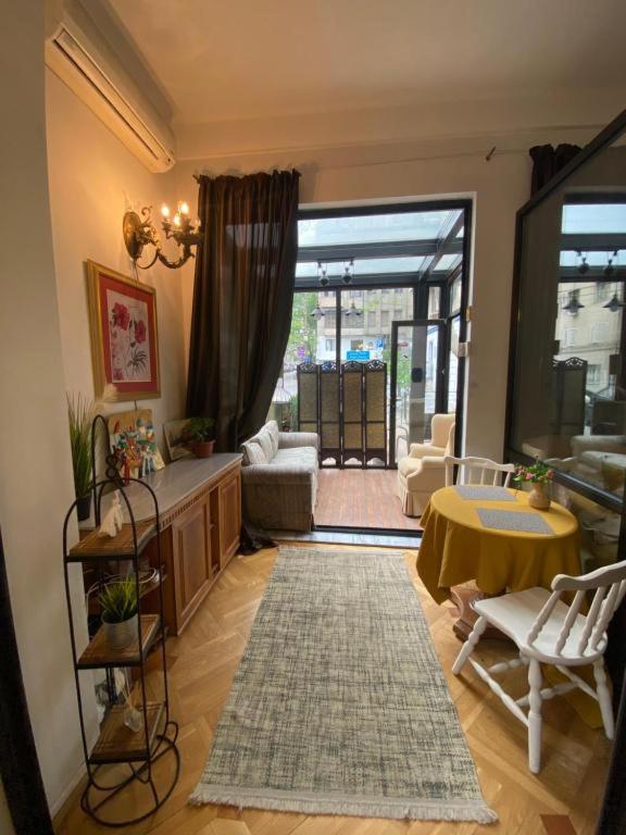 Piccolo Casa Bella Hotel Tbilisi Bagian luar foto