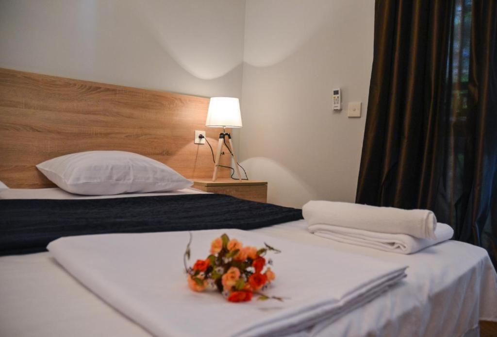 Piccolo Casa Bella Hotel Tbilisi Bagian luar foto